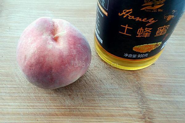 鲜榨桃汁的做法图解1