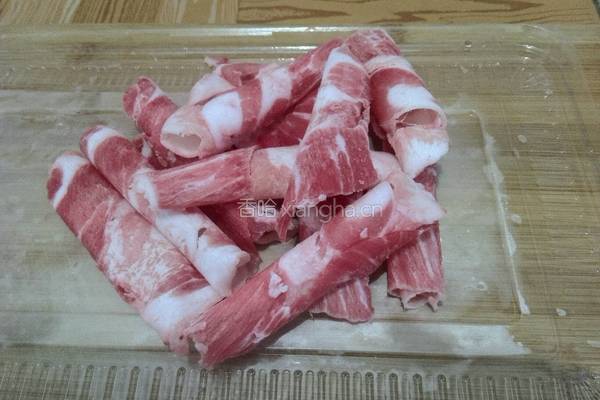 金针菇氽肥牛的做法图解3