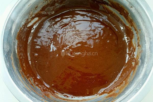 巧克力奶油蛋糕卷的做法图解4