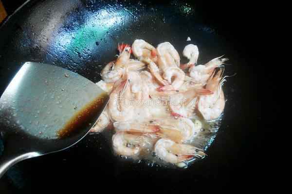 开边基围虾的做法图解4