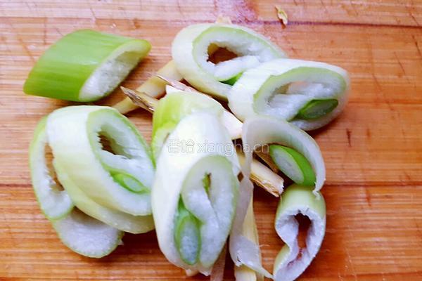 黄豆芽炒粉丝的做法图解3
