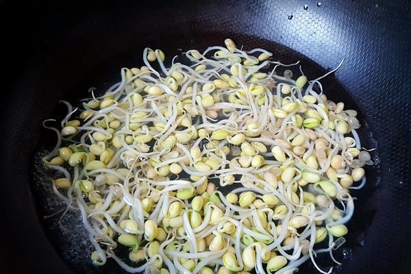 黄豆芽炒粉丝的做法图解4