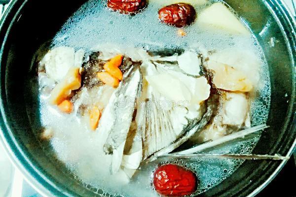 野天麻炖鱼头的做法图解5