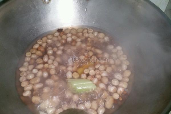 芹菜花生的做法图解2