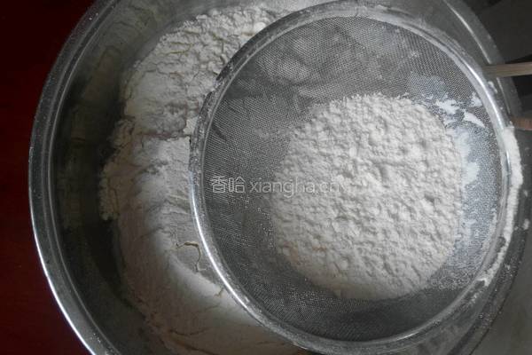 胡萝卜木耳包子的做法图解2