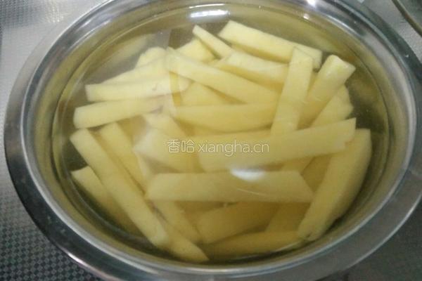 葱烧土豆条的做法图解1