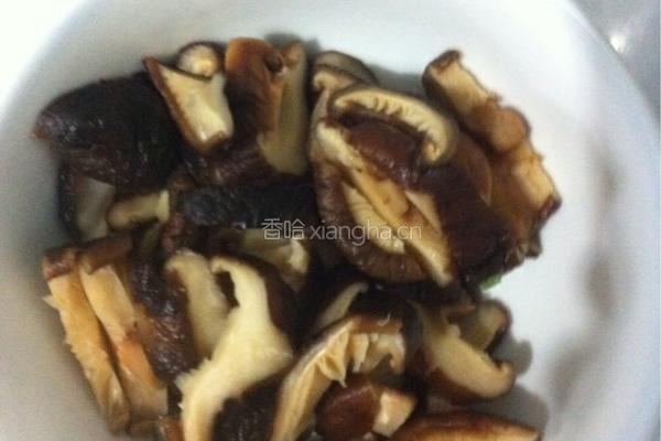 香菇炒青菜的做法图解3