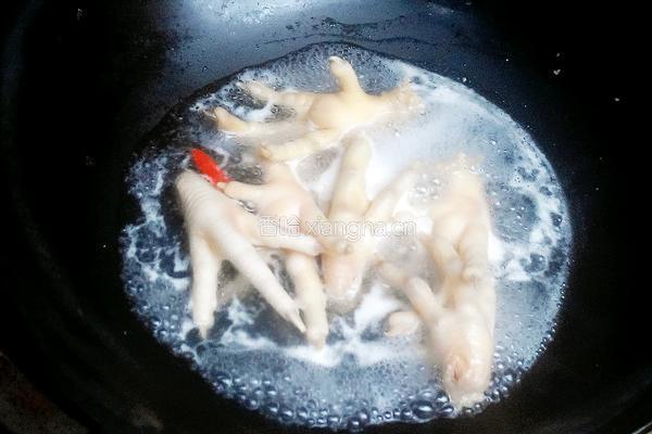 香糟凤爪的做法图解1