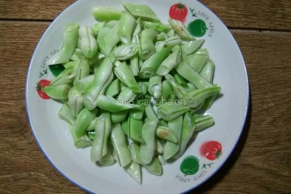 火腿肠炒扁豆的做法图解3