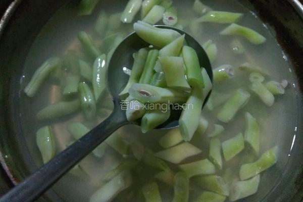 火腿肠炒扁豆的做法图解4