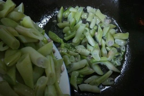 火腿肠炒扁豆的做法图解6