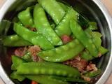 腊肠炒荷兰豆的做法[图]