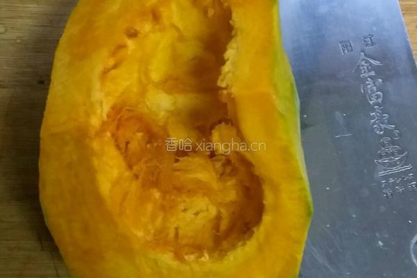 蛋黄焗南瓜的做法图解1