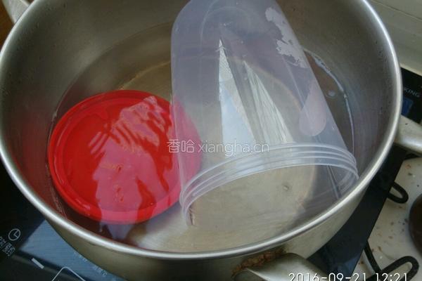 自制草莓酸奶（ EasiYo酸奶机）的做法图解3