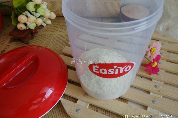 自制草莓酸奶（ EasiYo酸奶机）的做法图解4