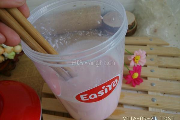 自制草莓酸奶（ EasiYo酸奶机）的做法图解6