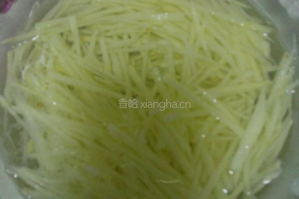 双丝炒洋葱的做法图解1