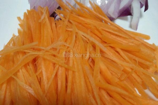 双丝炒洋葱的做法图解2