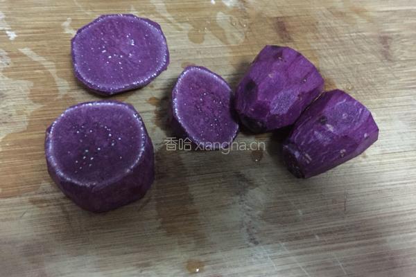 紫薯粥的做法图解1
