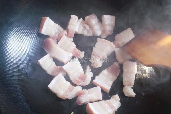 笋干煲猪肉的做法图解1