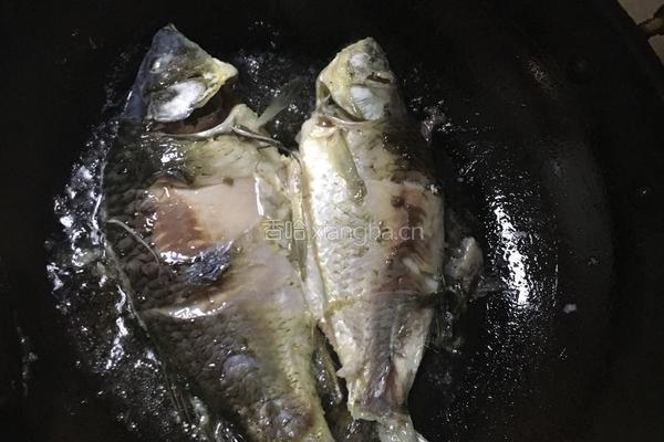 红烧鲫鱼的做法图解6