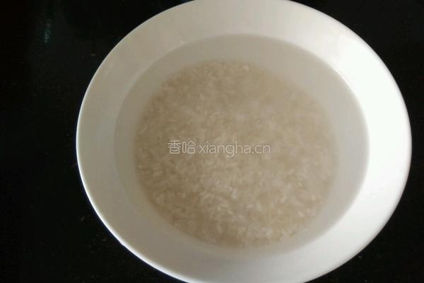 央视之猪肉皮蛋瘦肉粥的做法图解1