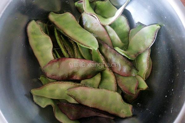 扁豆炒火腿的做法图解1