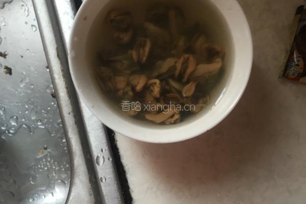 萝卜淡菜汤的做法图解1