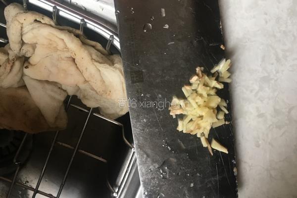 萝卜淡菜汤的做法图解3