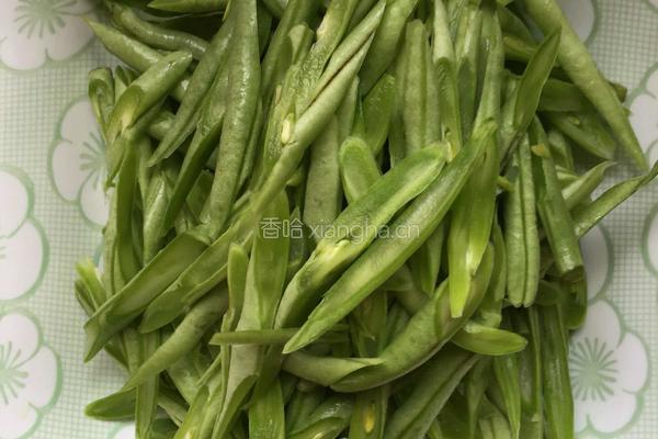 豆角爆炒肉的做法图解2