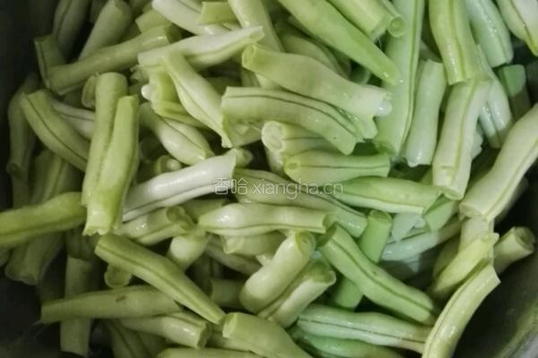 豆角焖面的做法图解2