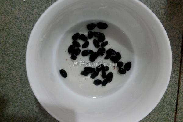 腊肠炒苦瓜的做法图解5