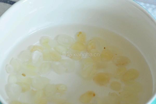 桃胶皂角米糖水的做法图解2