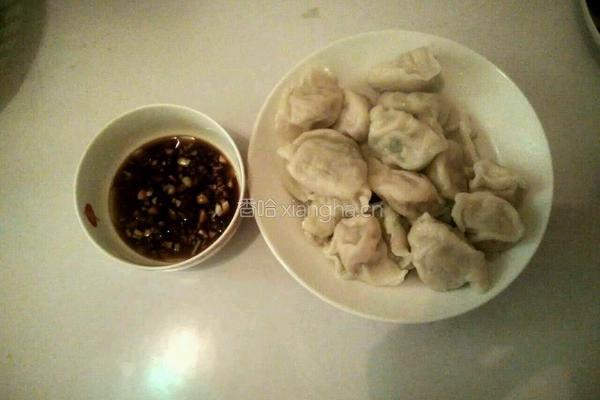 芹菜猪肉 韭菜鸡蛋水饺的做法图解8