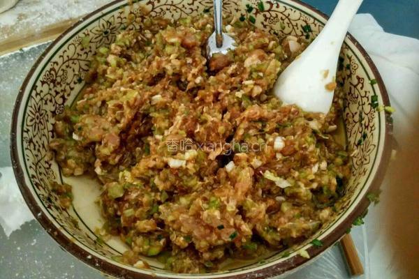 芹菜猪肉 韭菜鸡蛋水饺的做法图解2