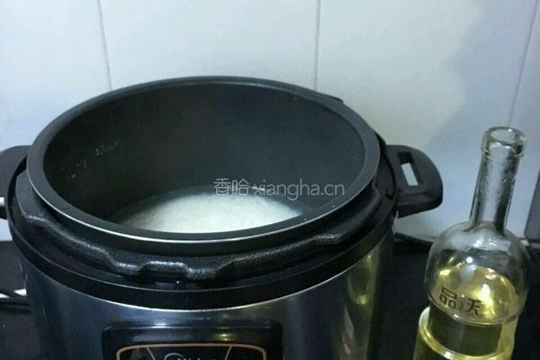 核桃油煮米饭的做法图解2