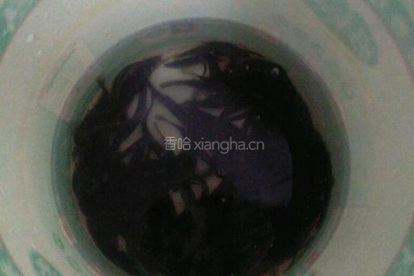 腊肉炖野生泥鳅的做法图解1