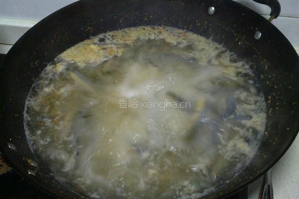 腊肉炖野生泥鳅的做法图解5