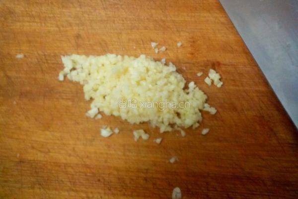 蒜香金针菇秋葵的做法图解3