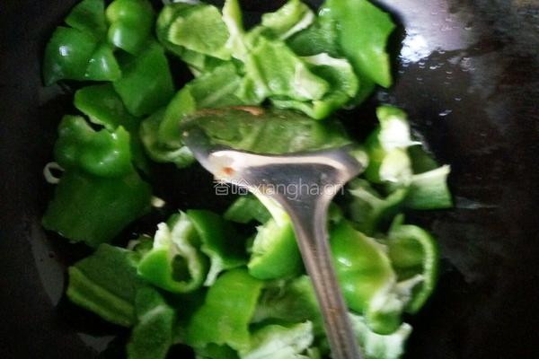 菜椒炒火腿的做法图解5