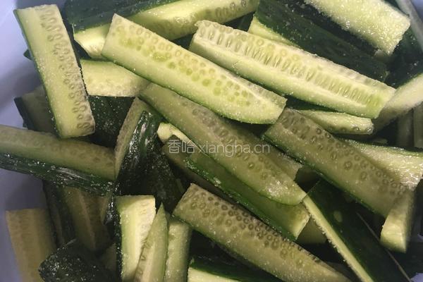 白粥必配黄瓜条咸菜的做法图解7