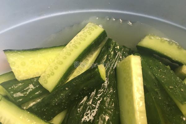 白粥必配黄瓜条咸菜的做法图解8