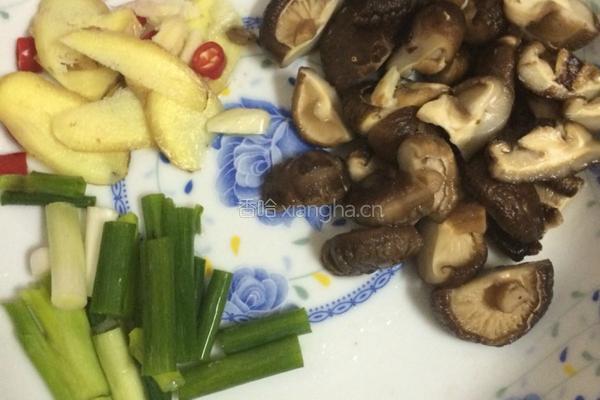 香菇滑鸡的做法图解2
