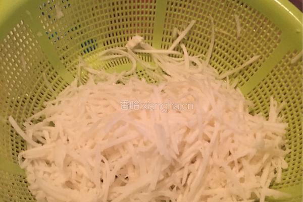 家常炒凉薯丝的做法图解1