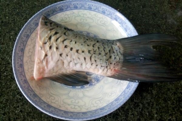 蒸鲩鱼尾的做法图解1