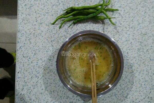 水分辣椒鸡蛋的做法图解3