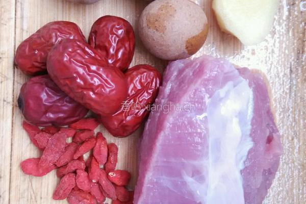 红枣瘦肉粥的做法图解1