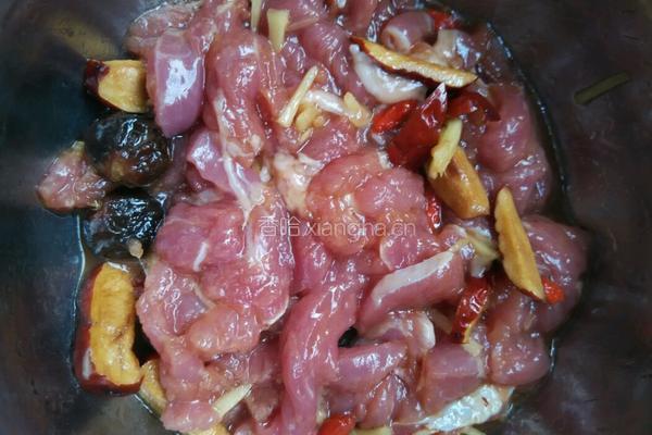 红枣瘦肉粥的做法图解3