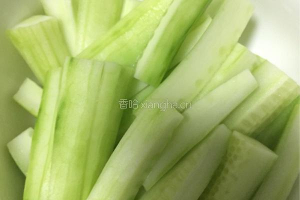 土豆黄瓜的做法图解2