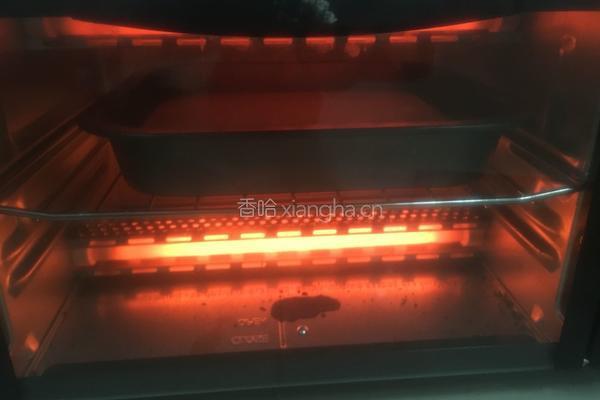 戚风三层草莓夹心蛋糕的做法图解7